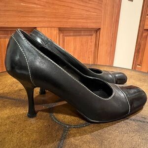 Elegant Made in Italy Black Women's Heels, Size 6½ with a 3” heel Excellent Cond